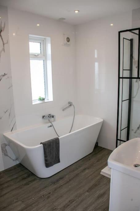 Apartamento Stylish Retreat In Leigh-On-Sea Southend-on-Sea Exterior foto