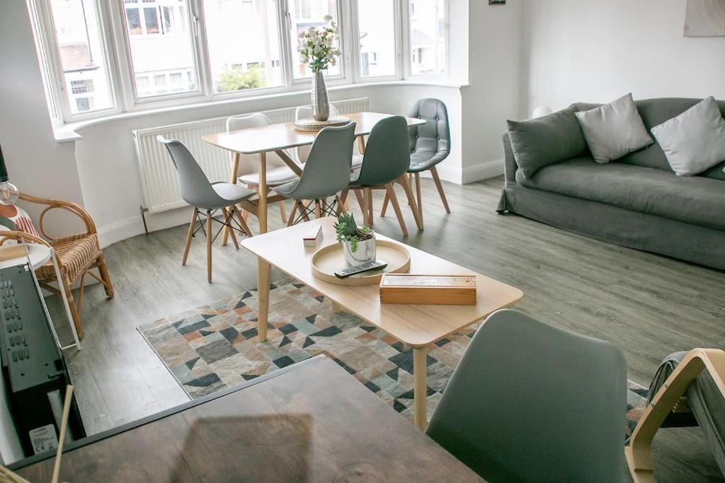 Apartamento Stylish Retreat In Leigh-On-Sea Southend-on-Sea Exterior foto