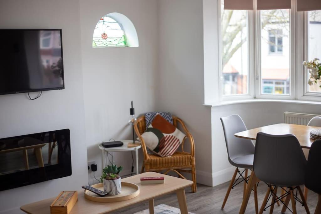 Apartamento Stylish Retreat In Leigh-On-Sea Southend-on-Sea Exterior foto