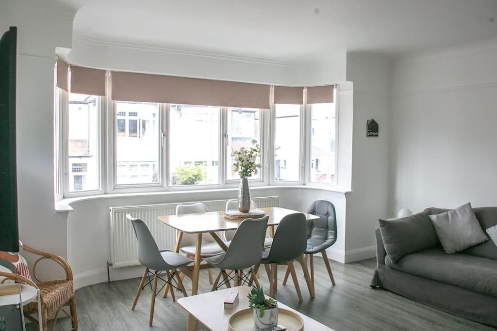Apartamento Stylish Retreat In Leigh-On-Sea Southend-on-Sea Exterior foto